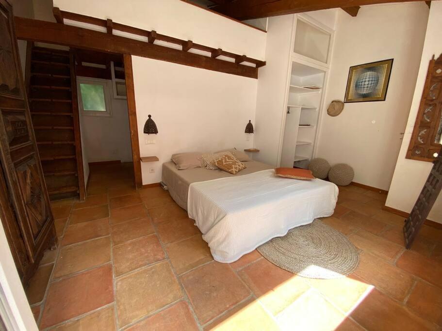 Petit Mas Calme Typique Du Sud ! Villa Valergues Exterior photo